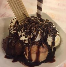 Čokoládový zmrzlinový pohár