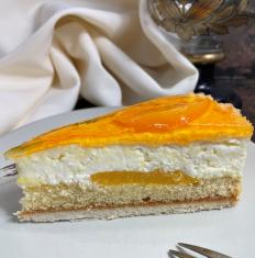 Tvaroh-broskyňa torta